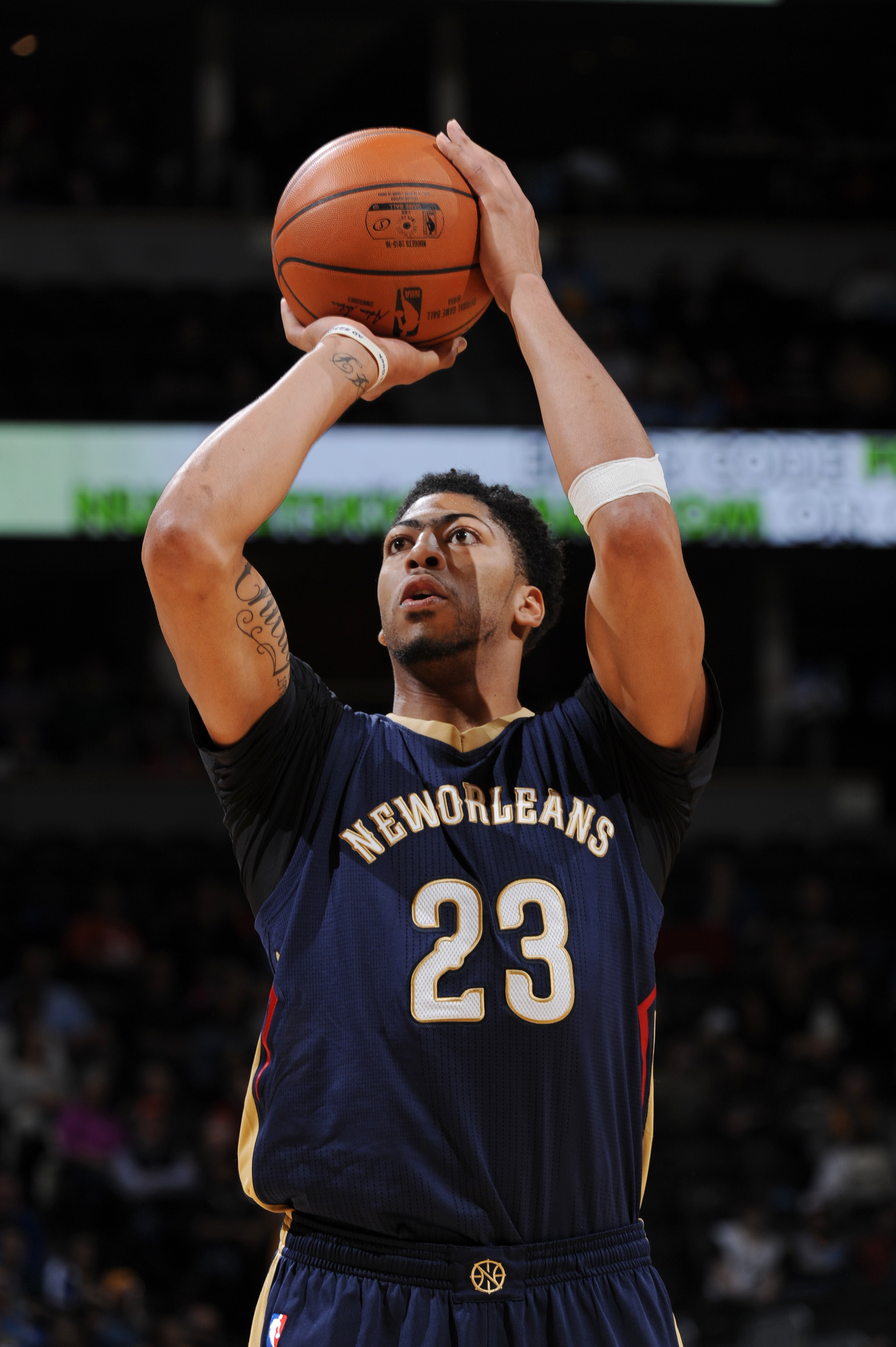 Anthony Davis liderou o triunfo dos Pelicans (Foto: Bart Young/AFP)