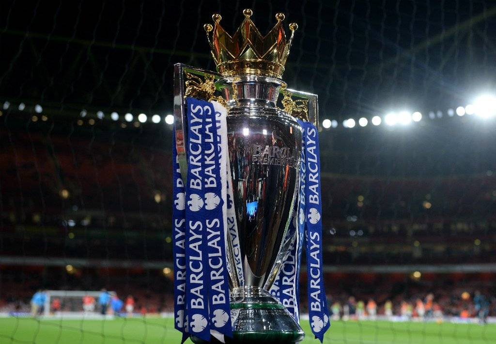 O troféu do Inglês esteve presente no duelo entre os dois postulantes ao título (foto: reprodução/Twitter)