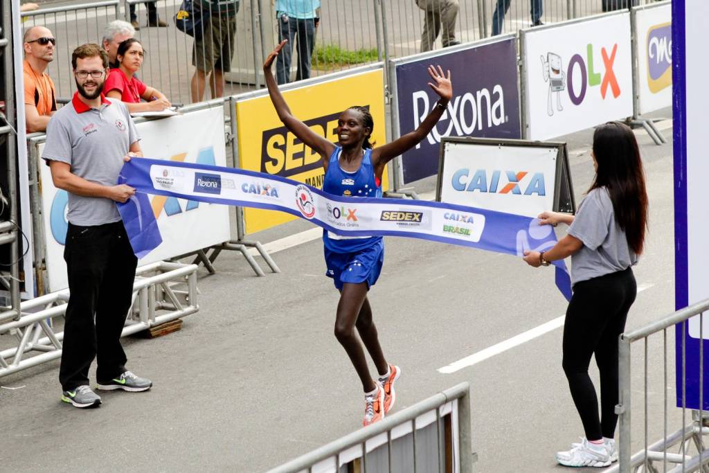 Maurine Kipchumba, em ação na São Silvestre (Foto:Sergio Barzaghi/Gazeta Press)