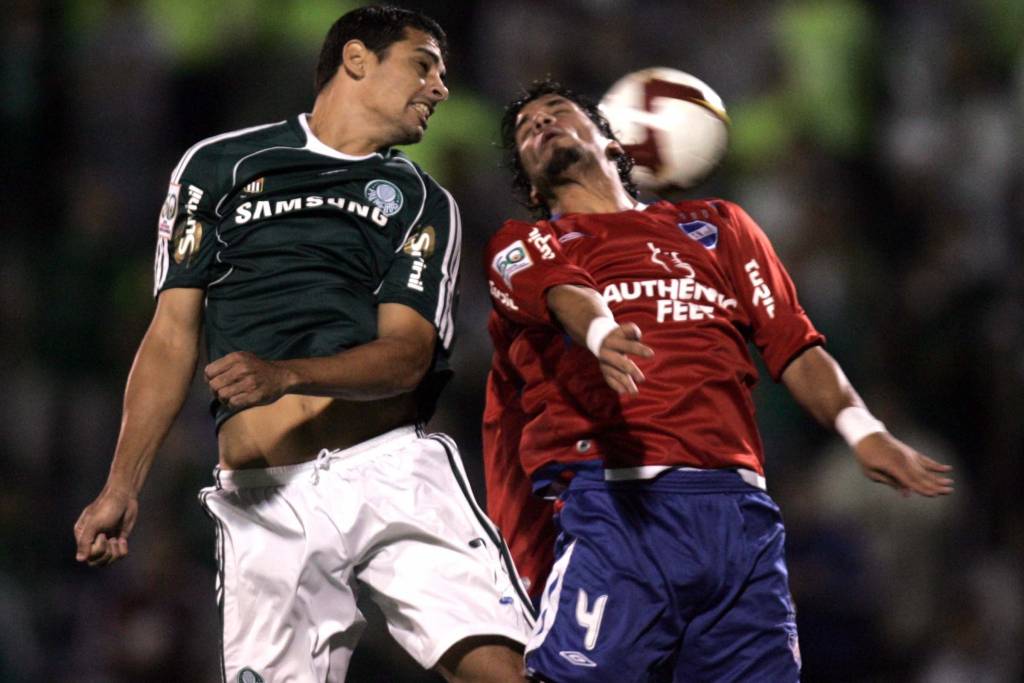 O Palmeiras de Diego Souza foi eliminado pelo Nacional em 2009 (Foto: Djalma Vassão/Gazeta Press)