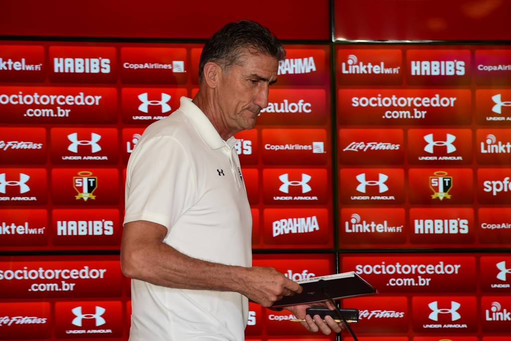 Ainda em dúvida sobre Lugano, Bauza trata o Tricolor como o maior desafio de sua carreira (foto: Djalma Vassão/Gazeta Press)