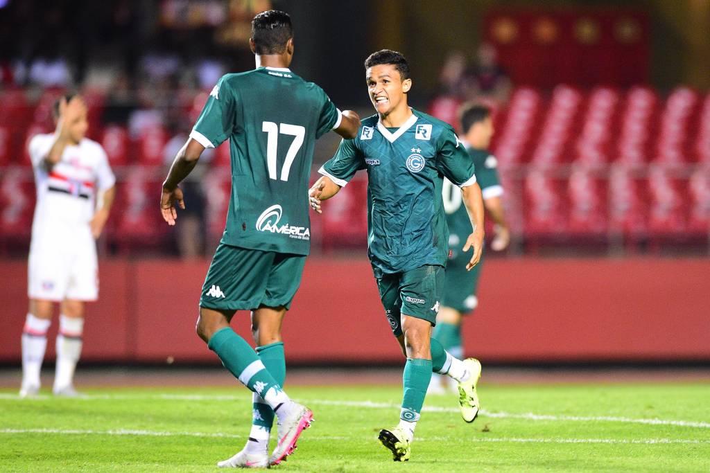 O atacante Erik (à direita) deve ser anunciado pelo Palmeiras (Foto: Sergio Barzaghi/Gazeta Press)