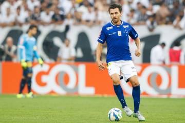 Paulo André foi fortemente criticado pela torcida cruzeirense durante grande parte do ano (Marcello Zambrana/Light Press)