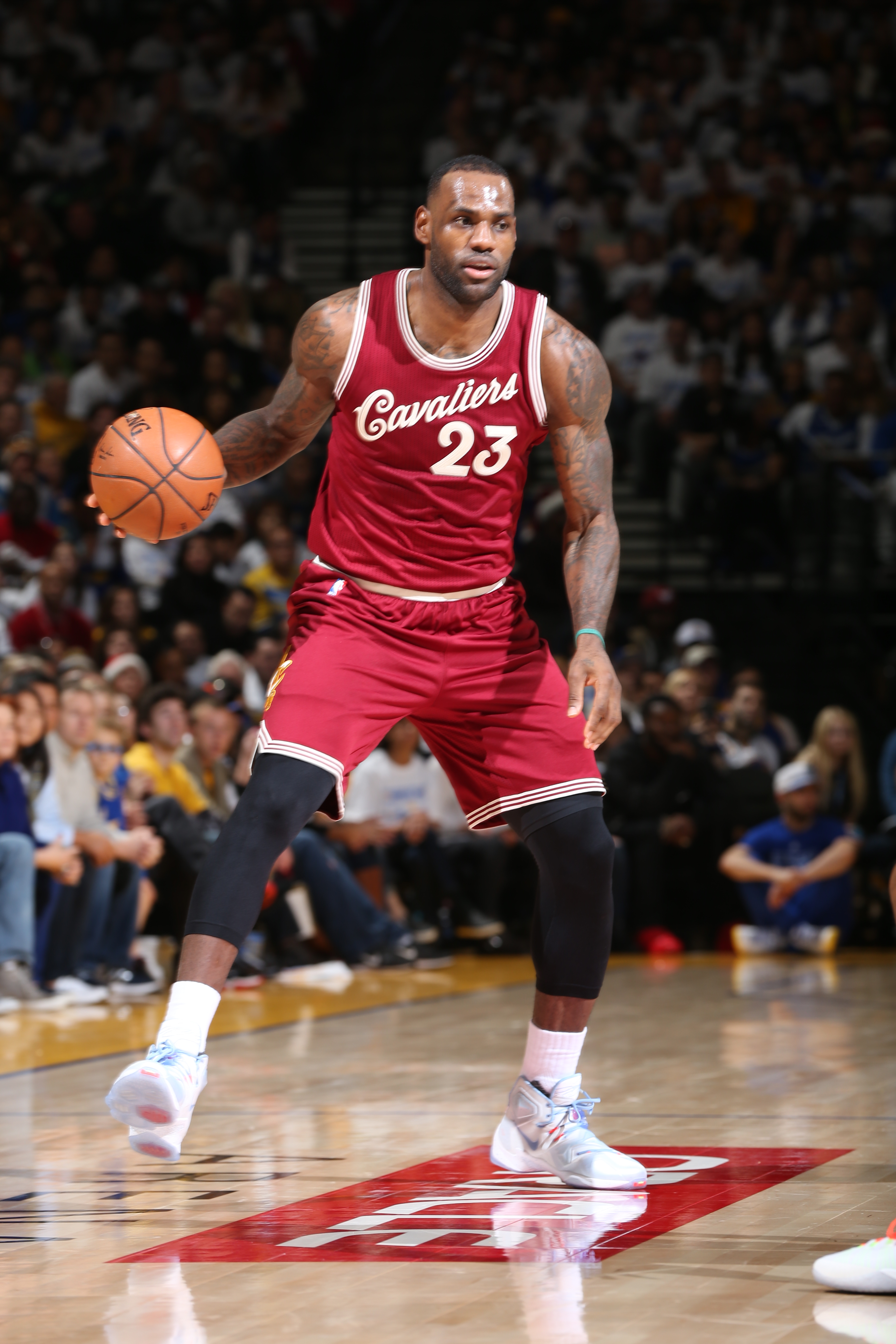 LeBron James não foi o bastante para impedir a derrota dos Cavs (Foto: David Sherman/AFP)