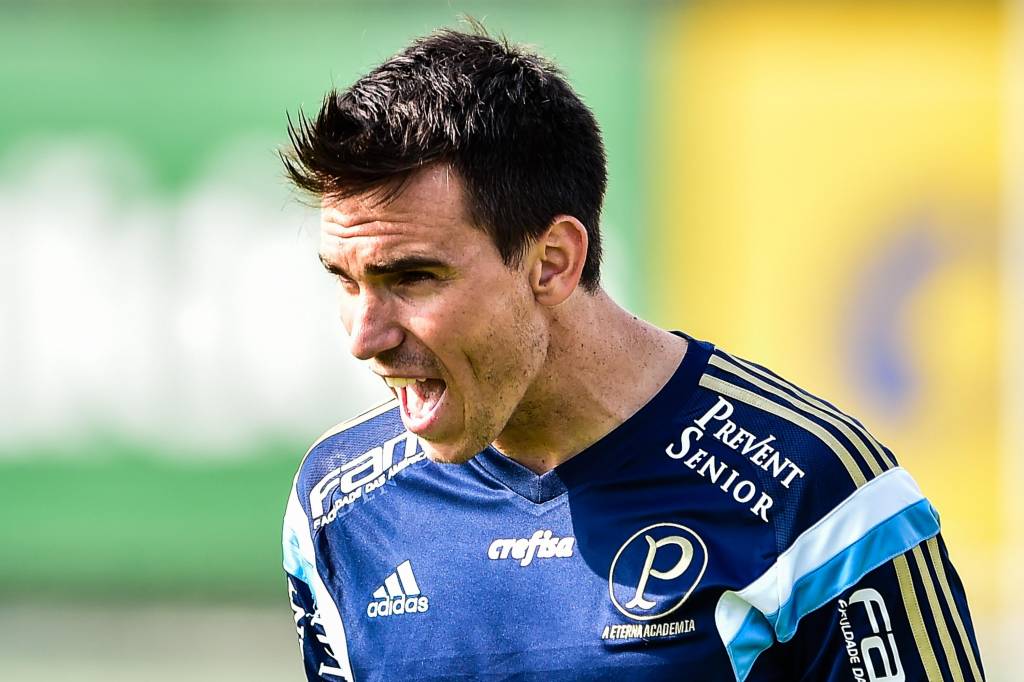 Sem oportunidades com Marcelo Oliveira, Mouche pediu para ser negociado em 2016  (Foto: Fernando Dantas/Gazeta Press)