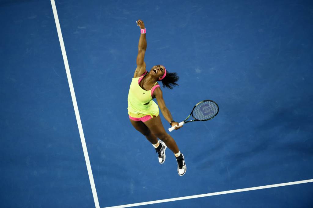 Serena Williams festeja vitória sobre Maria Sharapova na final do Aberto da Austrália (Foto: William West/AFP)