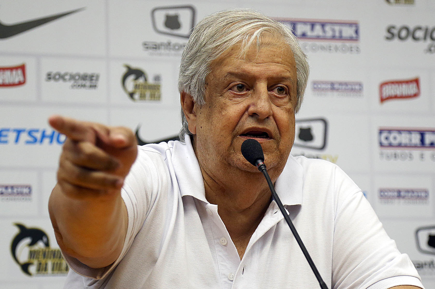 Presidente santista indica que zaga santista precisa de reforço de renome (Foto:Divulgação/Santos)