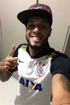 Há cerca de dez dias, atleta polemizou ao postar foto com camisa do Corinthians (Foto:Reprodução/Twitter)