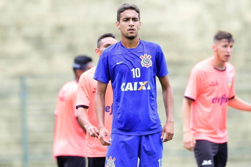 Matheus Pereira já foi titular no time profissional e é camisa 10 na base (foto: Fernando Dantas/Gazeta Press)