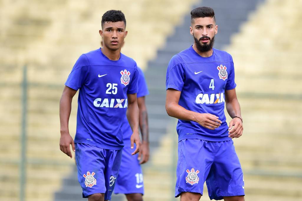 Tocantins já se habituou ao elenco profissional, diferentemente de D'Lamore (foto: Fernando Dantas/Gazeta Press)
