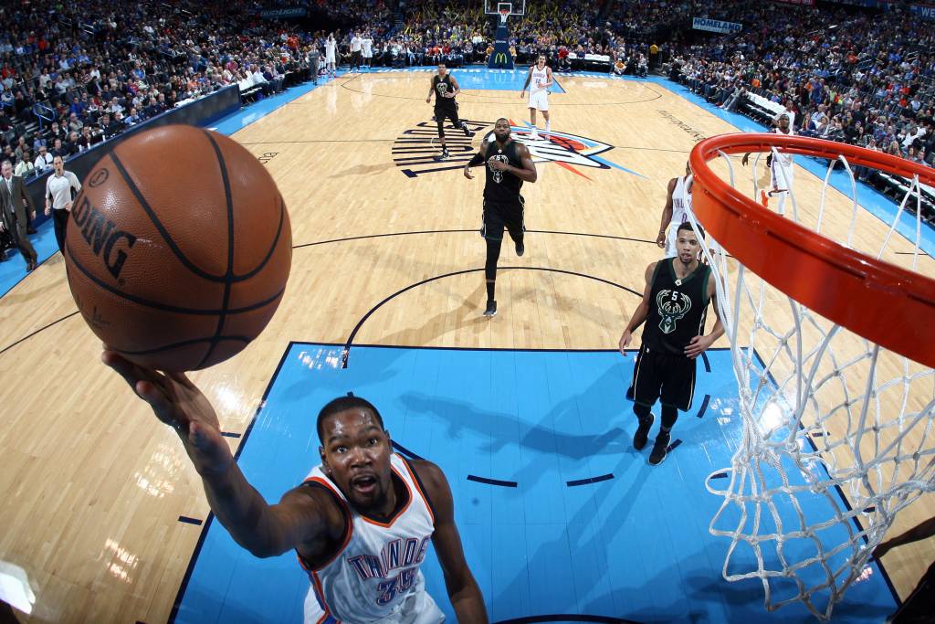 Kevin Durant anotou 26 tentos na vitória do Oklahoma City Thunder sobre os Bucks (Foto: Layne Murdoch/AFP)