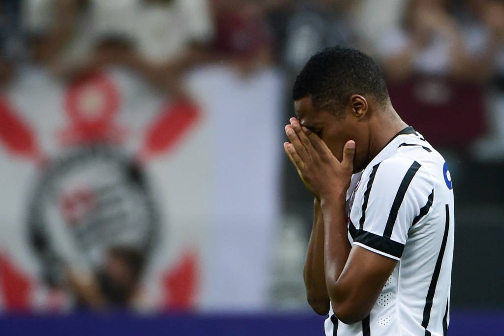 Elias foi poupado do primeiro tempo e desperdiçou pênalti na eliminação estadual (foto: Djalma Vassão/Gazeta Press)
