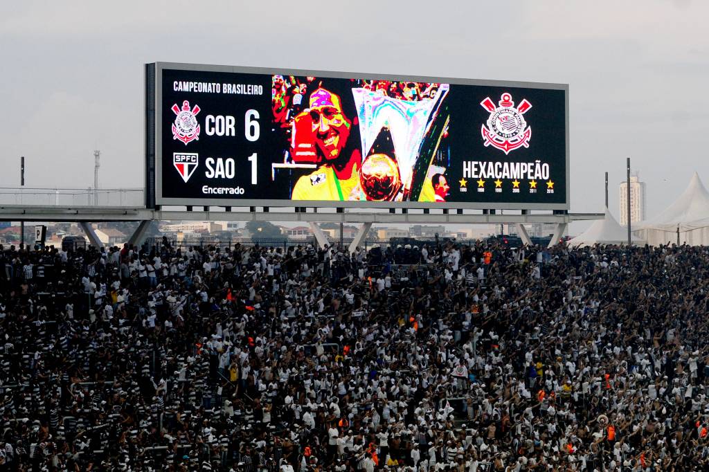 A festa do título foi completa com a histórica goleada sobre o São Paulo (foto: Sergio Barzaghi/Gazeta Press)