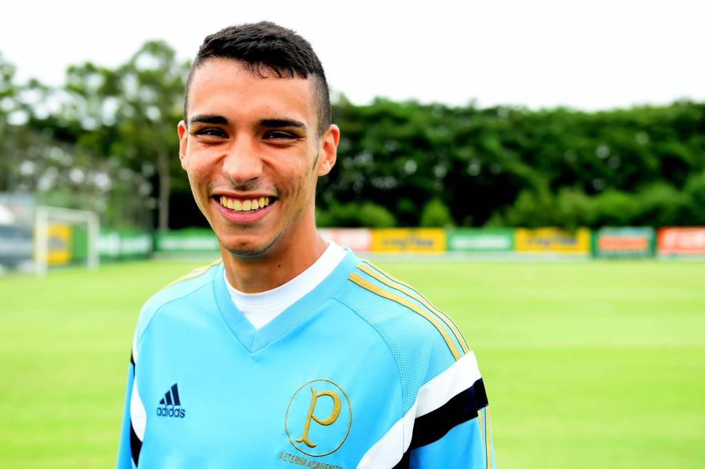 Daniel ficou impressionado com o profissionalismo do veterano Zé Roberto (Foto: Sergio Barzaghi/Gazeta Press)