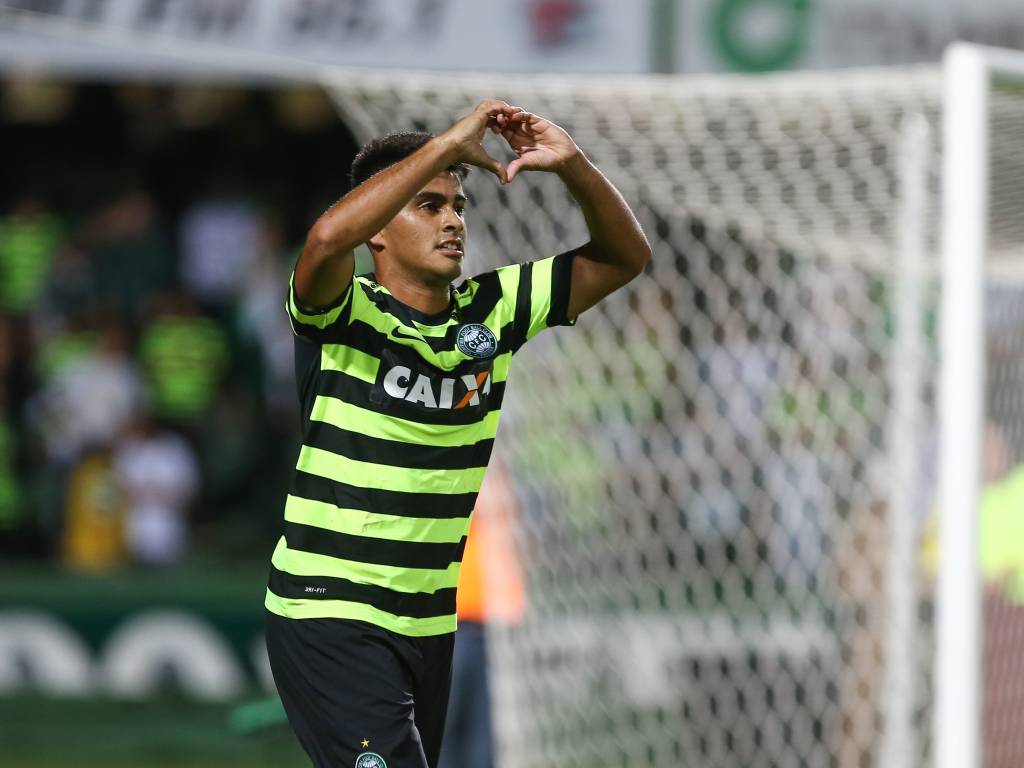 O atacante Rafhael Lucas defendeu o Coritiba na temporada de 2015 (Foto: Divulgação)