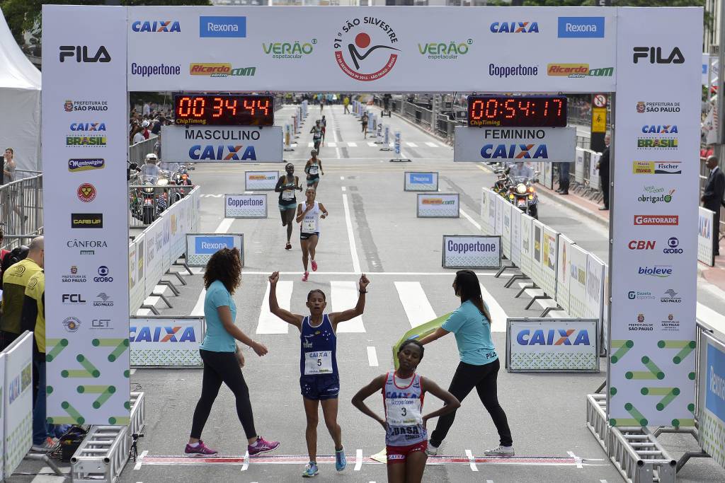 Sueli Pereira Silva terminou a corrida em 54min15s (Foto: Marcelo Ferrelli/Gazeta Press)