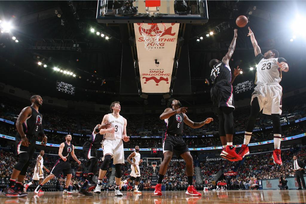 Os Clippers derrotaram o New Orleans Pelican e chegaram à sexta vitória seguida (Foto: Layne Murdoch Jr./AFP)