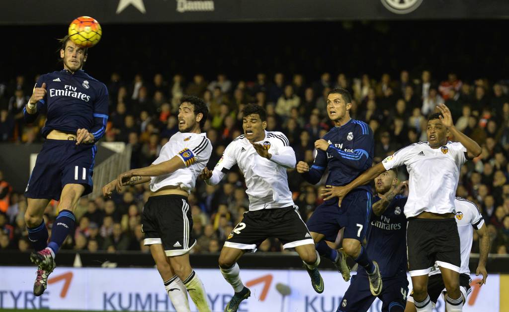 Fora de casa, o Real Madrid empatou em 2 a 2 com o Valencia, neste domingo (Foto: Jose Jordan/AFP)