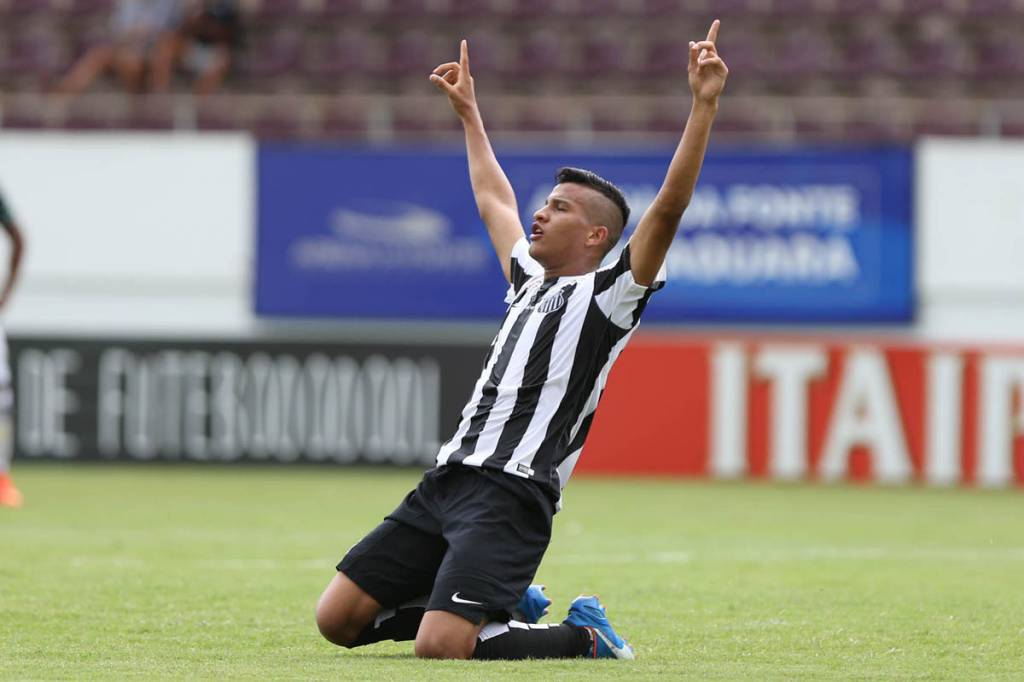 Alessandro marcou o segundo gol santista em cima do América-PE (Pedro Azevedo)