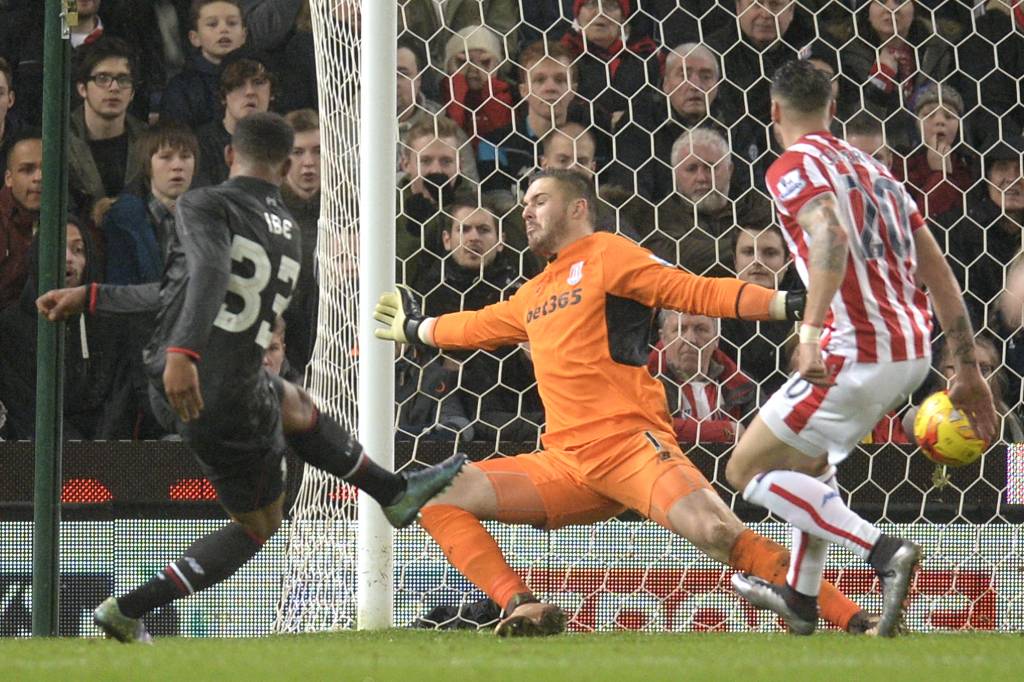 Jordon Ibe substituiu Coutinho e marcou o gol da vitória do Liverpool sobre o Stoke City (Foto: Oli Scarff/AFP)