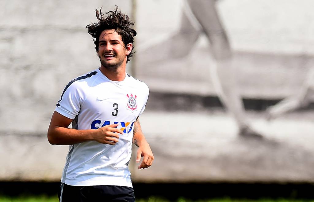 Para desespero de boa parte da torcida, Pato está de volta (foto: Sergio Barzaghi/Gazeta Press)