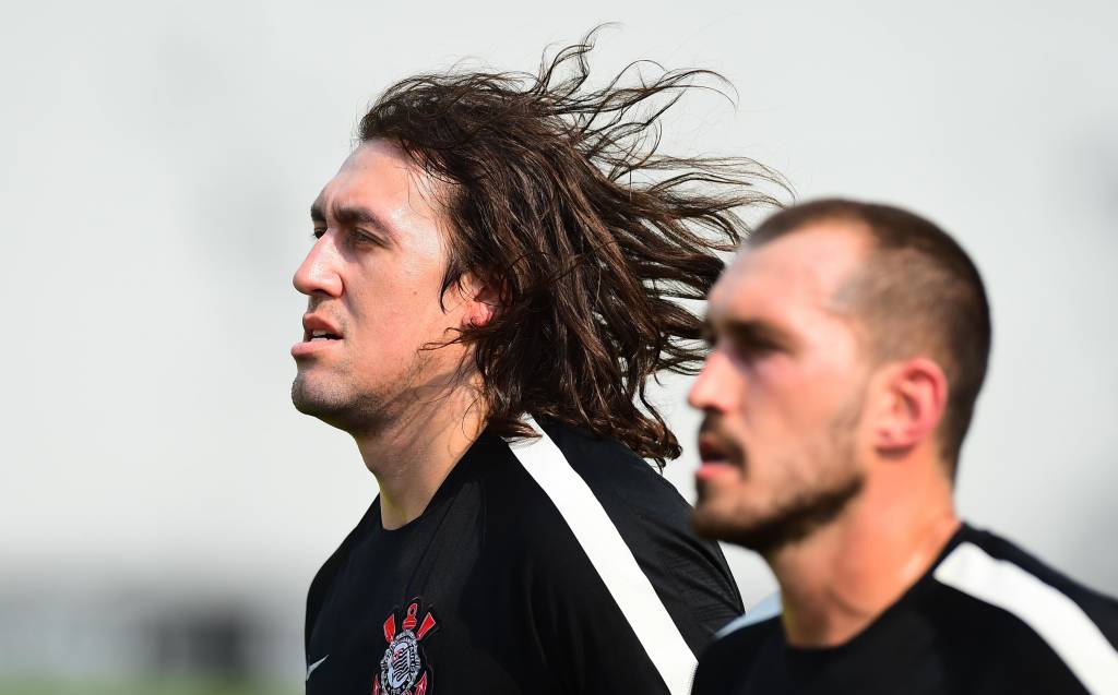 Cássio poderá ceder a vaga de titular ao amigo Walter (foto: Sergio Barzaghi/Gazeta Press)