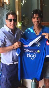 O uruguaio Loco Abreu defenderá a 21ª equipe de sua carreira (Foto: Divulgação)