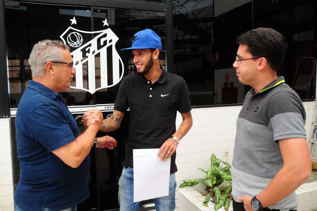 Paulinho assinará contrato nesta manhã e será apresentado na parte da tarde (Foto: Ivan Storti)