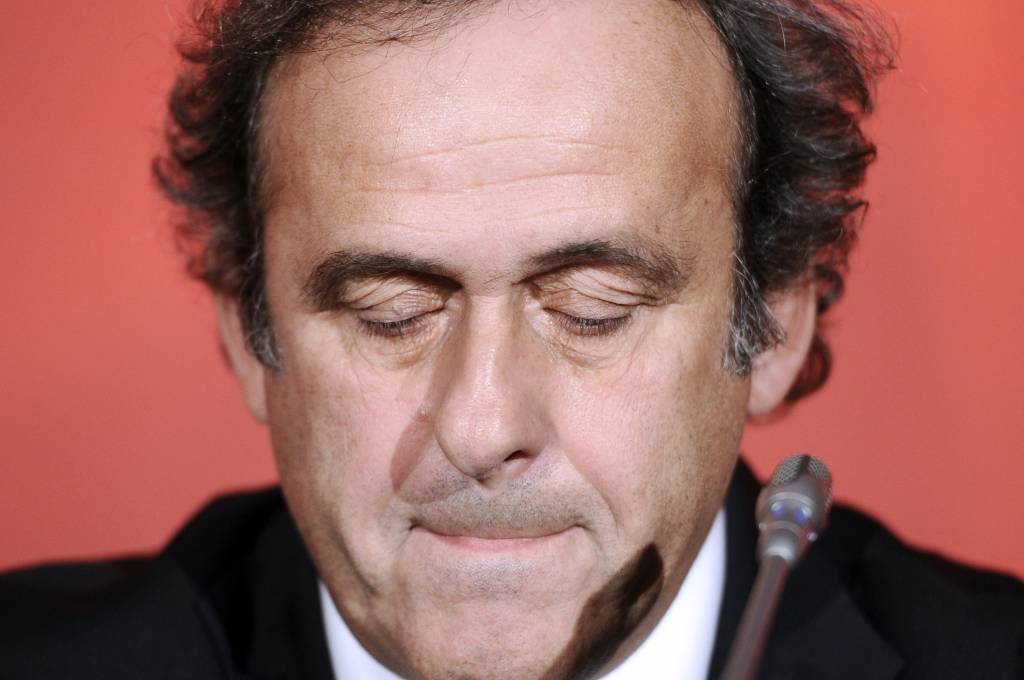 Frustrado, Platini confirmou o que já era esperado e retirou sua candidatura (foto: Lionel Bonaventure/AFP)