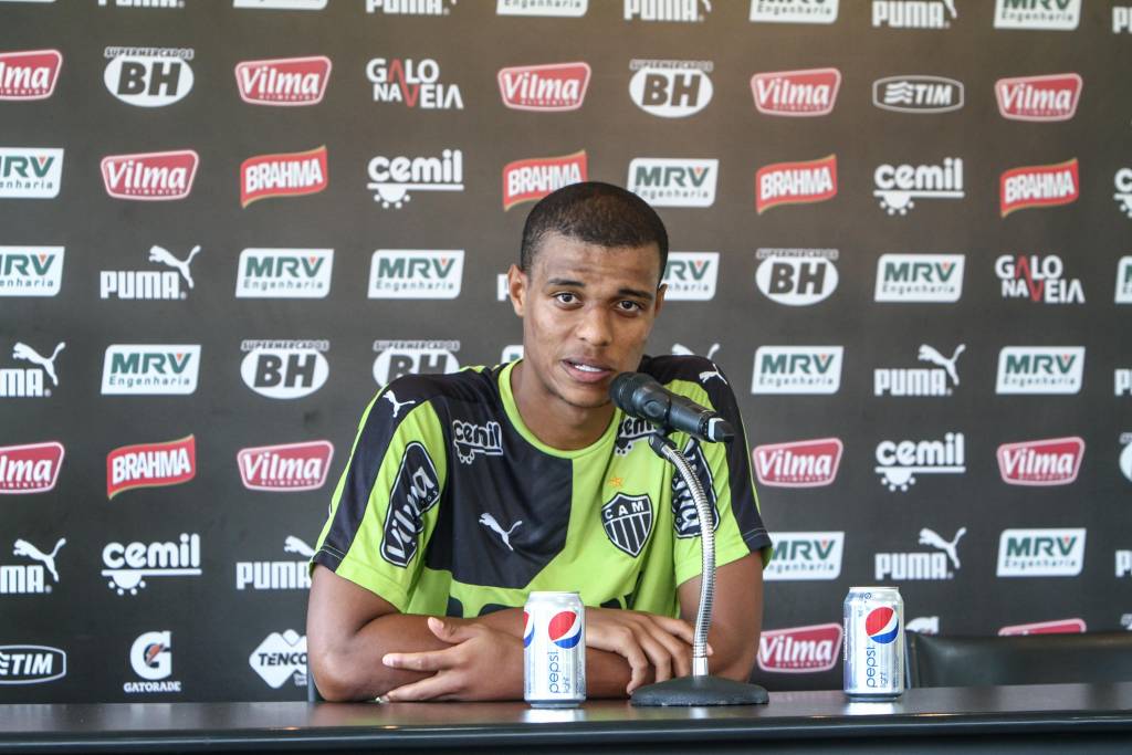 Após sofrer grave lesão no ano passado, jovem volante busca garantir espaço entre os titulares em 2016 (Bruno Cantini/CAM)