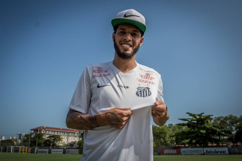 Paulinho quer jogar pelas beiradas e promete lutar pela titularidade (Foto: Ricardo Saibun)