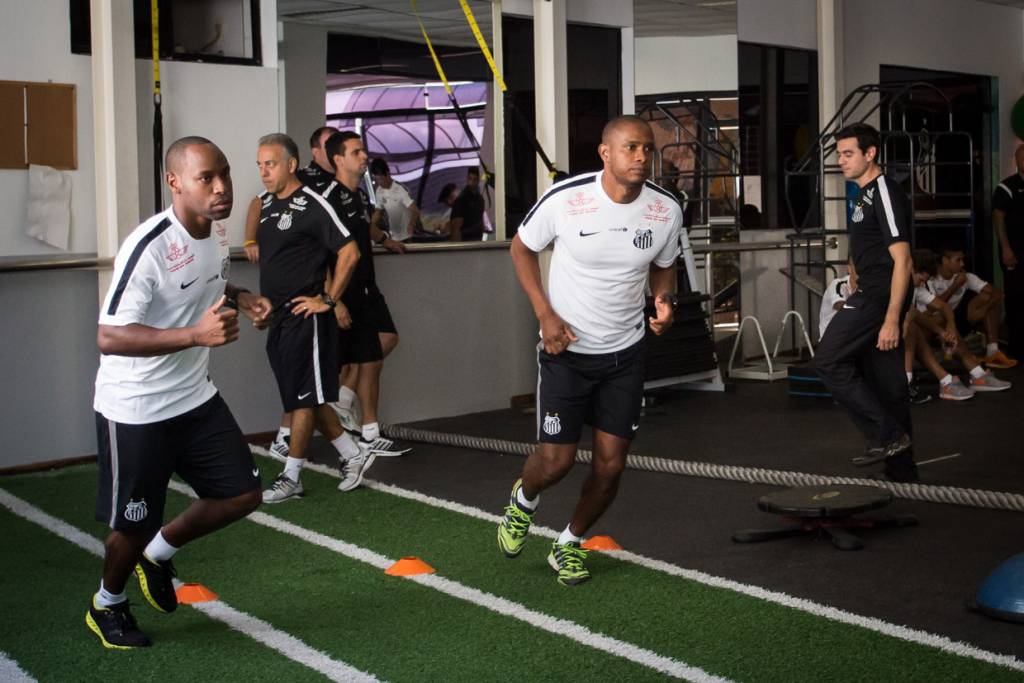 Valencia realizou testes físicos com parte do grupo santista nesta quinta-feira (Foto: Ricardo Saibun)
