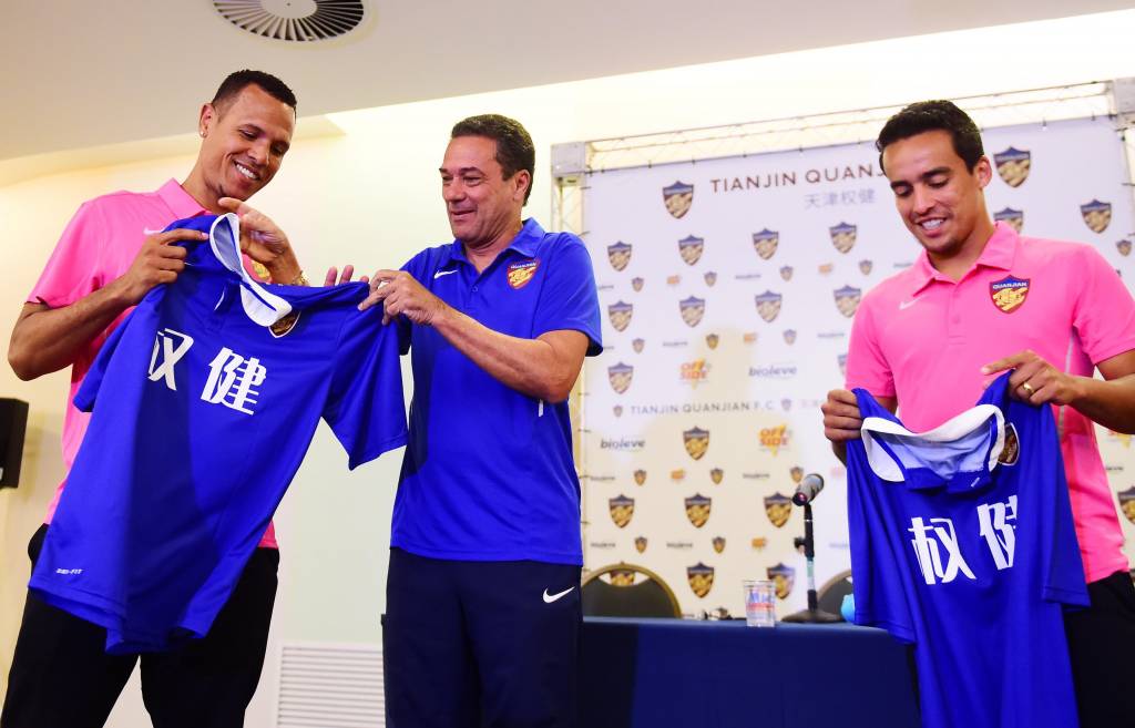 Luis Fabiano e Jadson são as estrelas do time chinês comandado por Vanderlei Luxemburgo (Foto: Sergio Barzaghi/Gazeta Press)