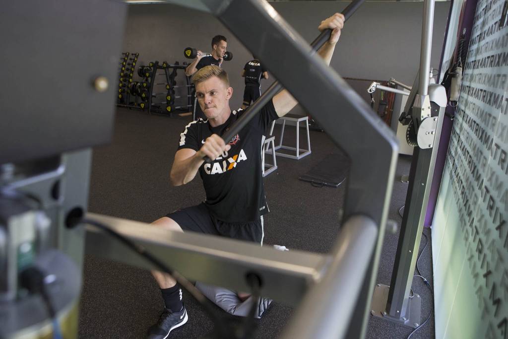 durante o treino esta manha no CT Joaquim Grava, zona leste da cidade. O proximo jogo sera dia 17/01 contra o Atletico Mineiro/MG, no FAU Stadium, em Boca Raton/Estados Unidos, pela Florida Cup 2015. Juiz: - Sao Paulo / SP - Brasil - 08/01/2016. Foto: © Daniel Augusto Jr. / Ag. Corinthians