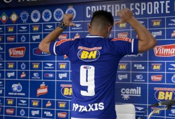 Willian não teme maior responsabilidade ao utilizar um número consagrado no clube (Washington Alves/Light Press)
