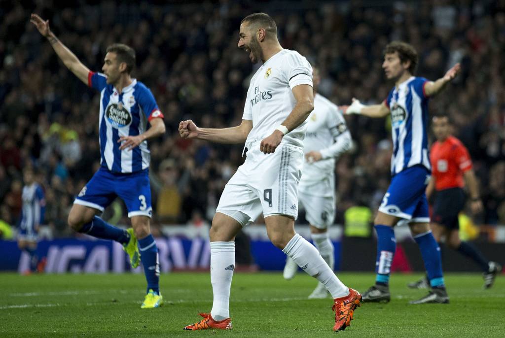 Benzema também brilhou ao marcar dois belos gols na goleada do Real (foto: Gonzalo Arroyo/AFP)