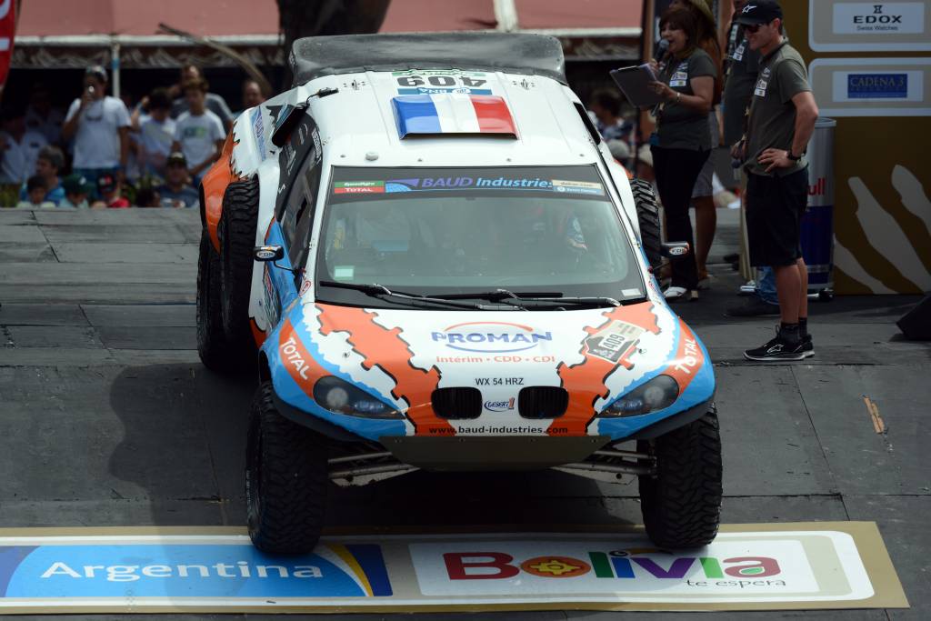 Espectador foi atingido pelo carro pilotado pelo francês Lionel Baud (Foto: Eitan Abramovich/AFP)