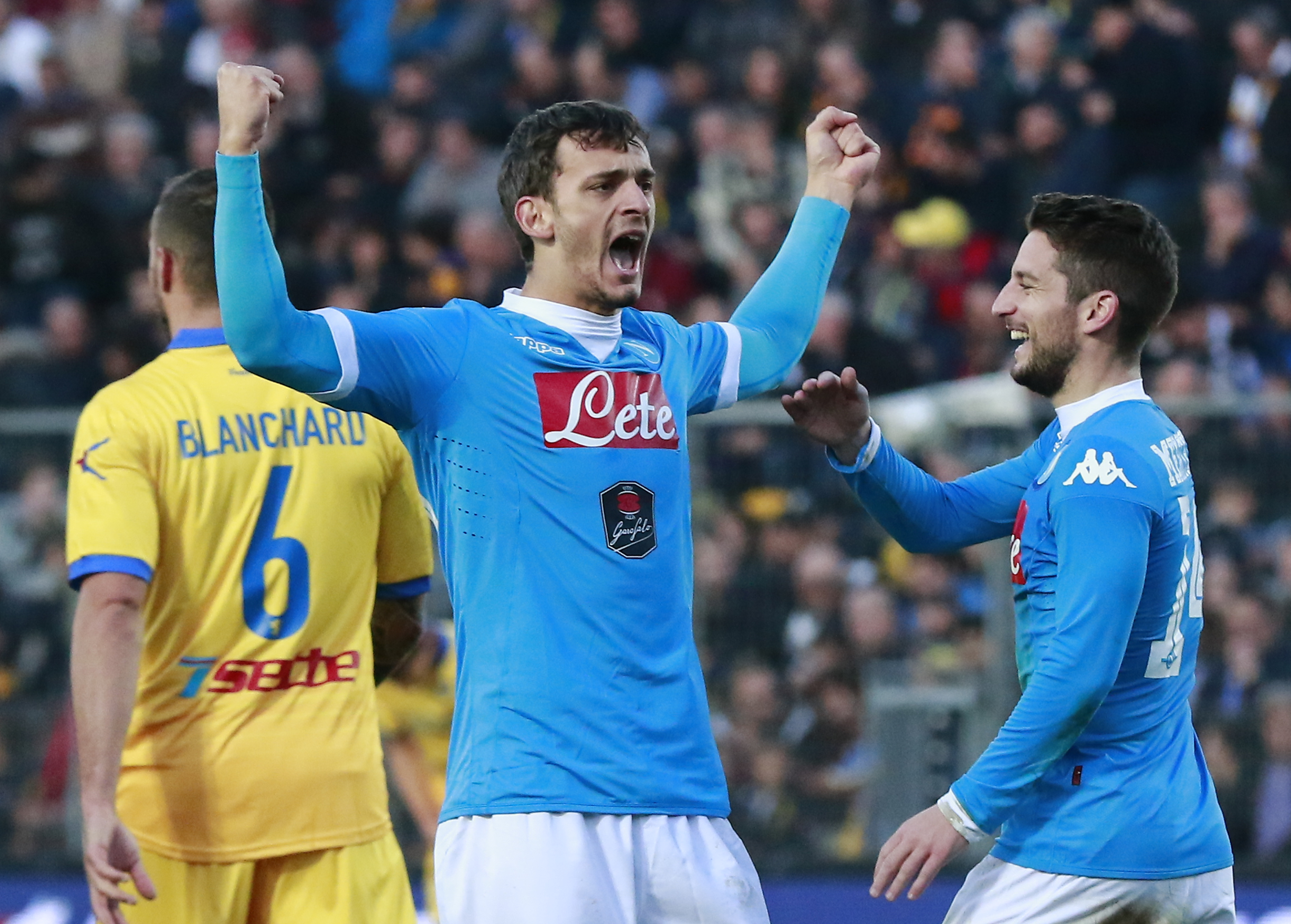 Napoli's Italian forward Manolo Gabbiadini celebrates after scoring during the Italian Serie A football match Frosinone Calcio vs SSC Napoli on January 10, 2016 at the Matusa Stadium in Frosinone. / AFP / CARLO HERMANN