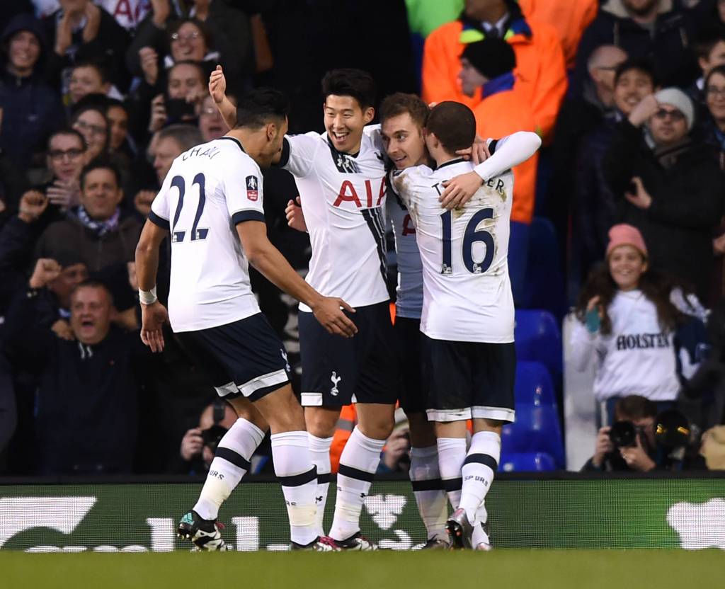 Eriksen comemora primeiro gol da partida contra o Leicester (Foto: Olly Greenwood/AFP)