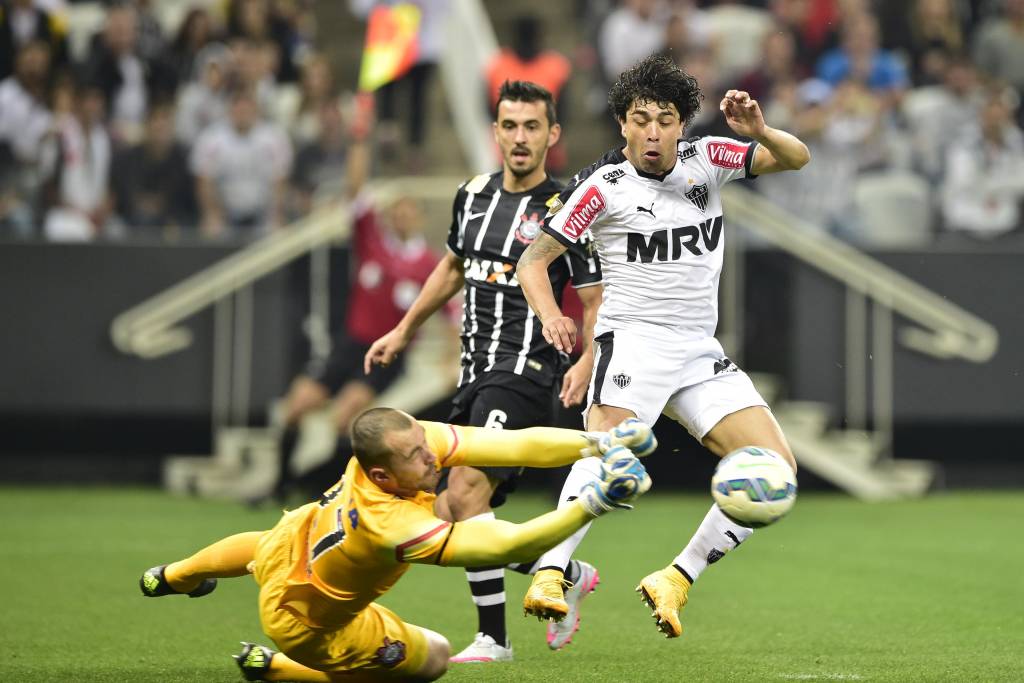 Walter jogou muito contra o Atlético-MG e teve importância no hexa (foto: Fernando Dantas/Gazeta Press - 18/7/15)