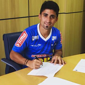 Pisano estava no Independiente e é o quinto reforço celeste para 2016 (Cruzeiro/Divulgação)