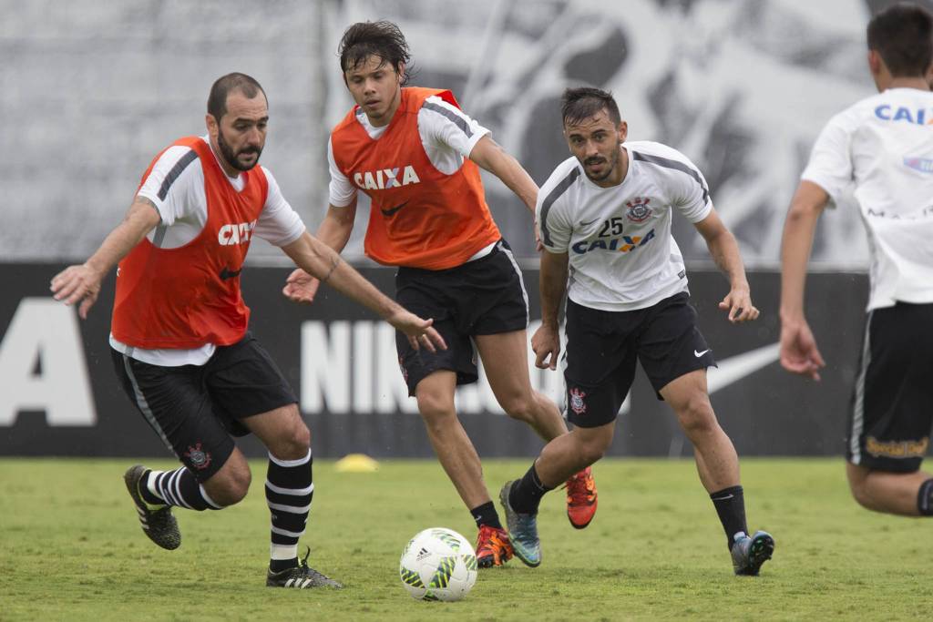 Romero começou como centroavante e depois trocou de posição com Danilo (foto: Daniel Augusto Jr./Agência Corinthians)