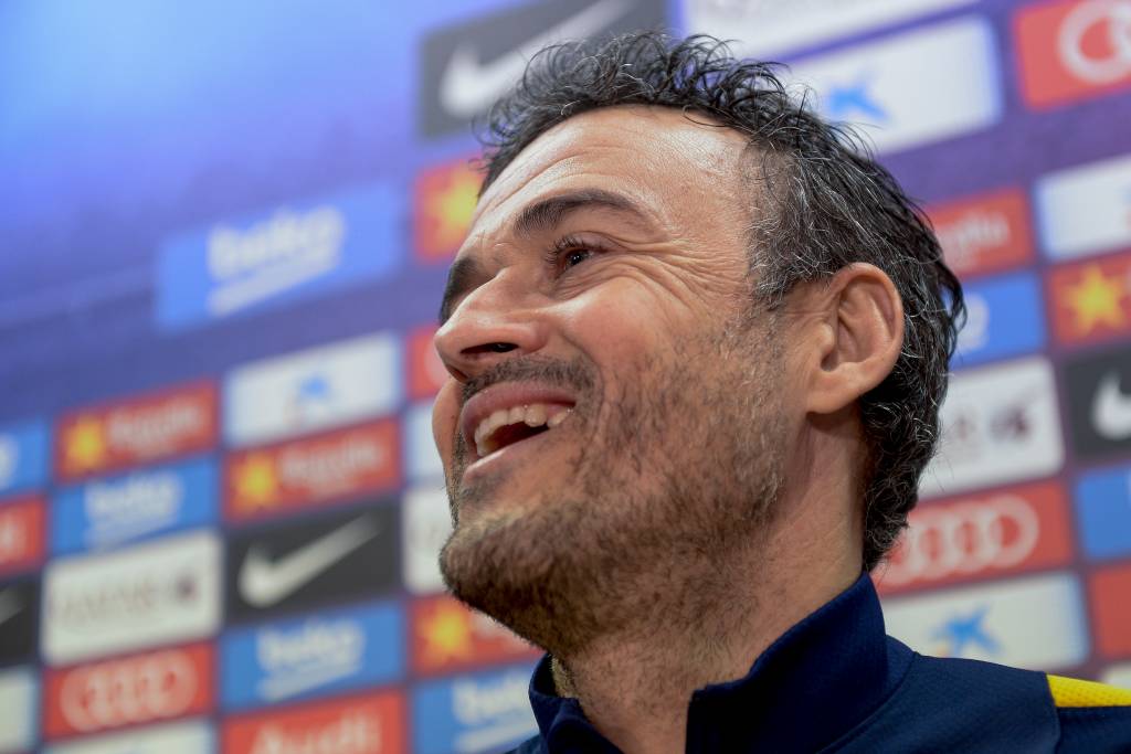 Luis Enrique foi eleito como o melhor técnico do mundo em 2015, após cinco títulos com o Barcelona (Foto: Josep Lago/AFP)