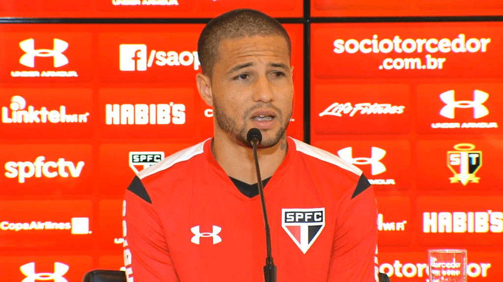 O lateral direito do Tricolor revelou que o elenco foi pego de surpresa pela saída de Luiz Cunha (Foto: Fernando Dantas/Gazeta Press)