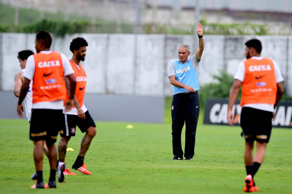 Técnico fez os seus últimos ajustes antes da viagem aos Estados Unidos (foto: Sergio Barzaghi/Gazeta Press)
