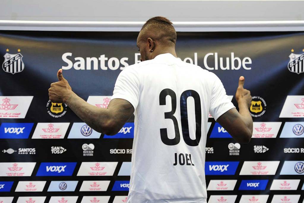 Joel joga centralizado e deve ser reserva de Ricardo Oliveira (Foto: Ivan Storti)