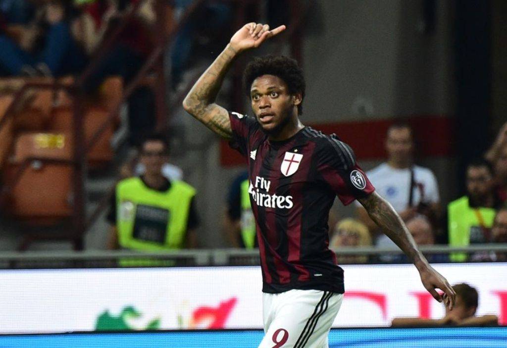 Seis meses após ser contratado pelo Milan, Luiz Adriano foi vendido a clube chinês (foto: Giuseppe Cacace/AFP)