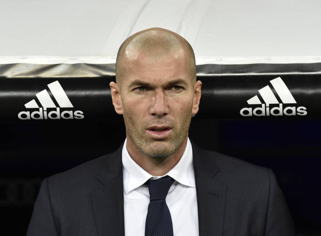 O técnico Zidane não poderá contar com reforços nas duas próximas janelas (Foto: Gerard Julen/AFP)