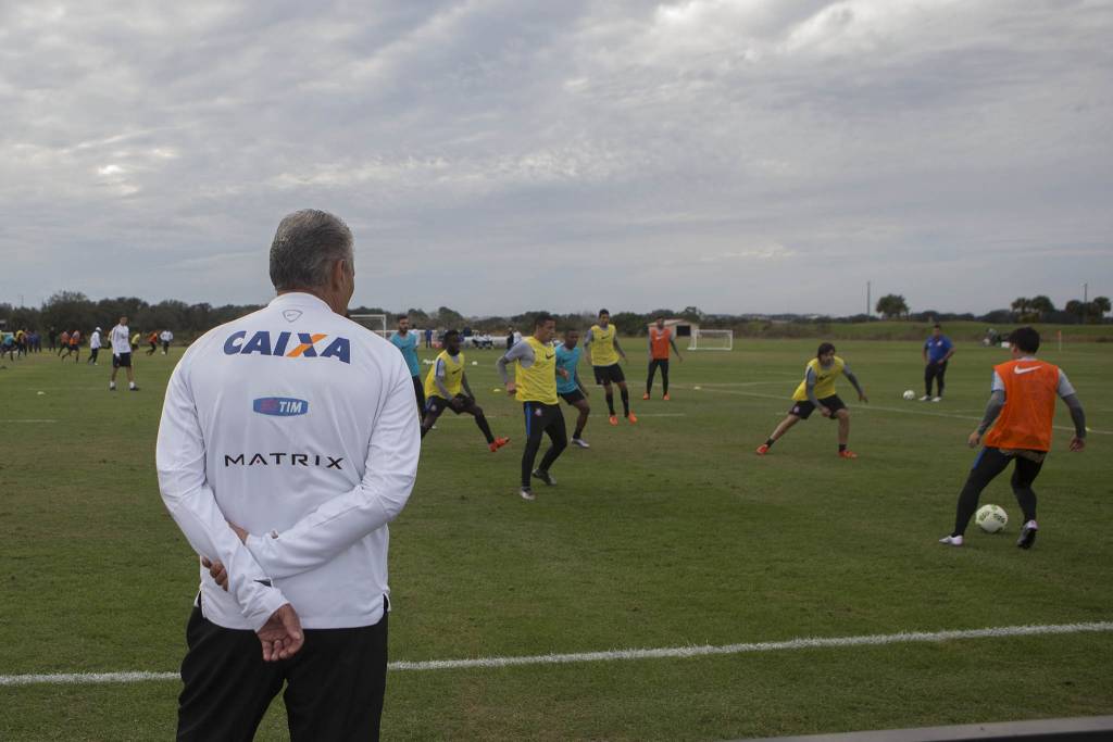 Tite está observando as possibilidades para o Corinthians em 2016 (foto: Daniel Augusto Jr./Agência Corinthians)
