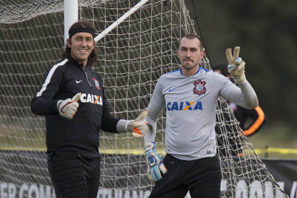 Cássio vai ver o amigo Walter em ação contra o Atlético-MG (foto: Daniel Augusto Jr./Agência Corinthians)